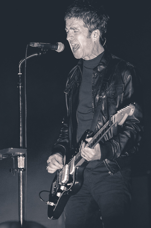 Noel Gallagher flies high with his birds in Oakland | PHOTOS