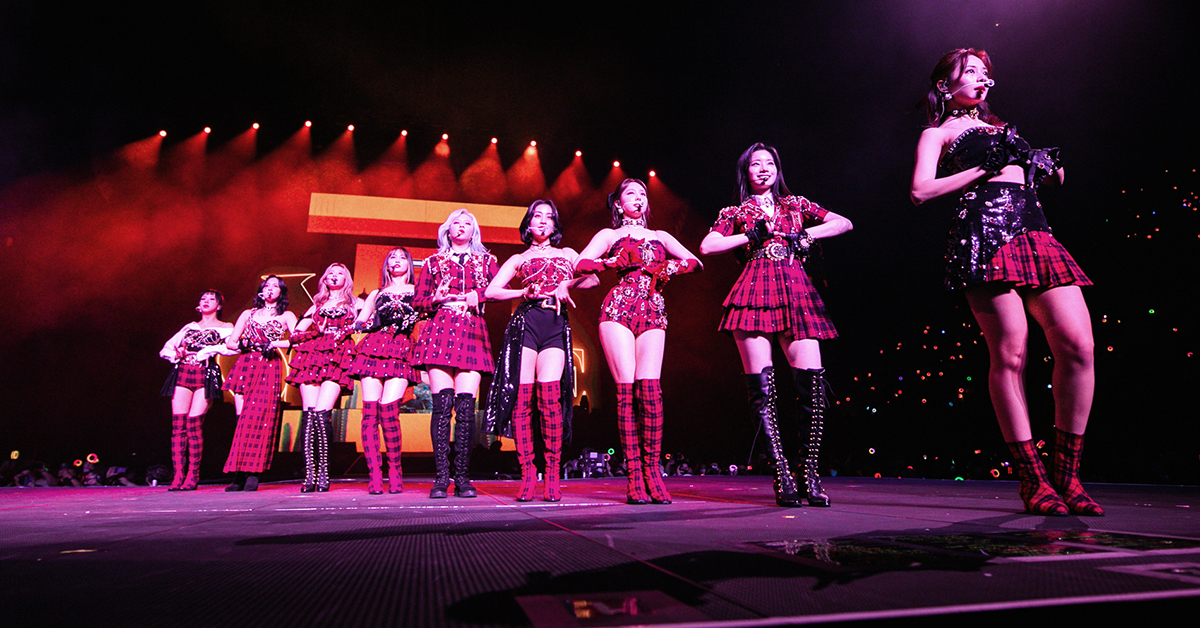K-pop group TWICE delivers caffeinated jolt in Oakland | REVIEW