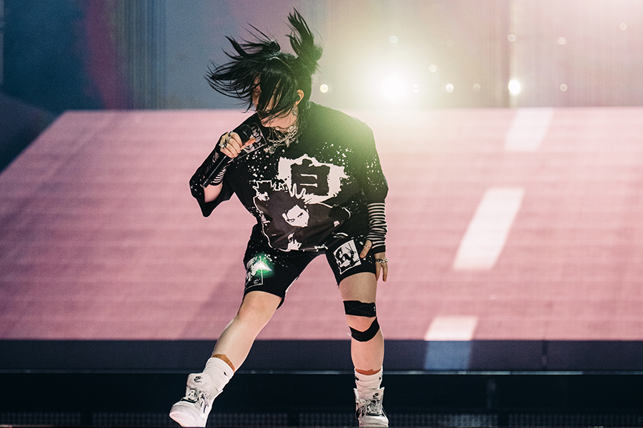 ミュージシャン Billieeilish Watch Billie Eilish Perform 'When the Party's Over' and More