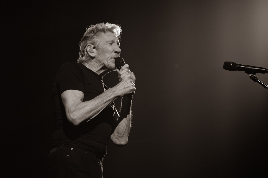 ロック音　Roger Waters Sidewinder Roger Waters Us + Them is exhilarating experience from start to