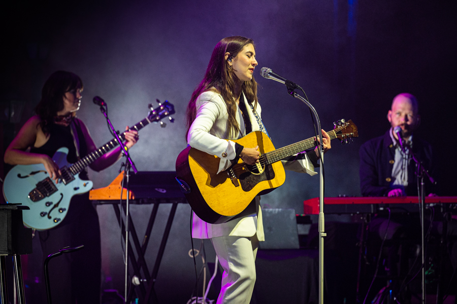 Weyes Blood sets her fans aglow in Los Angeles | Concert Review