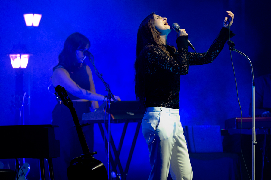Weyes Blood sets her fans aglow in Los Angeles | Concert Review