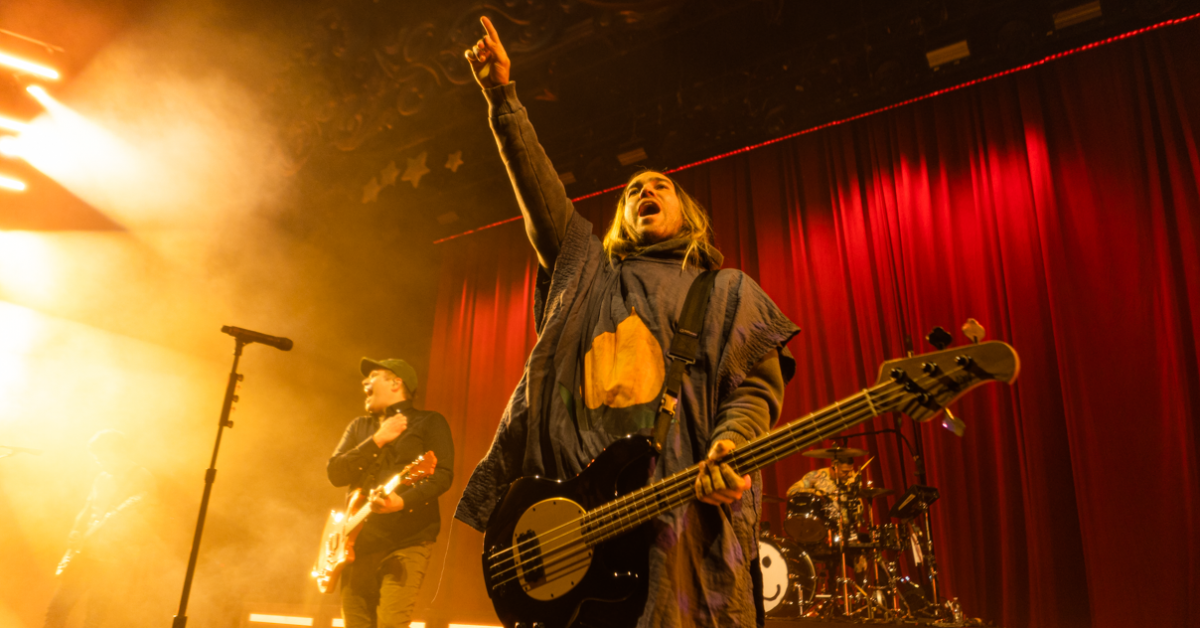 Fall Out Boy, Bring Me The Horizon deliver anthems, spectacle in
