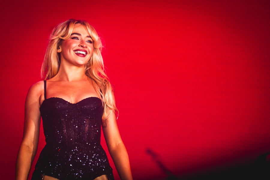 Outside Lands: Sabrina Carpenter shins bright in 'forest fairyland'