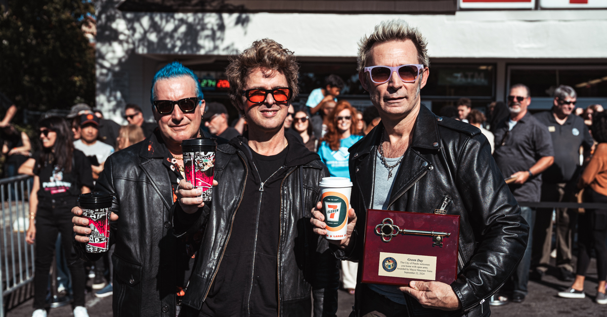 Green Day accepts key to Pinole at teen hangout 7-Eleven