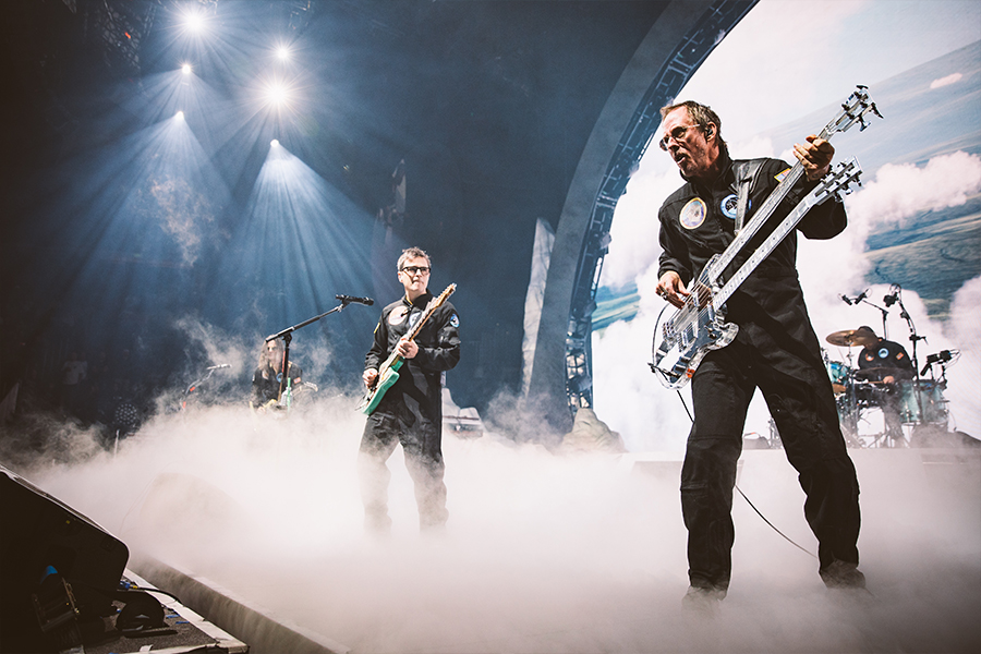 REVIEW: Weezer crosses the galaxy in San Francisco | RIFF