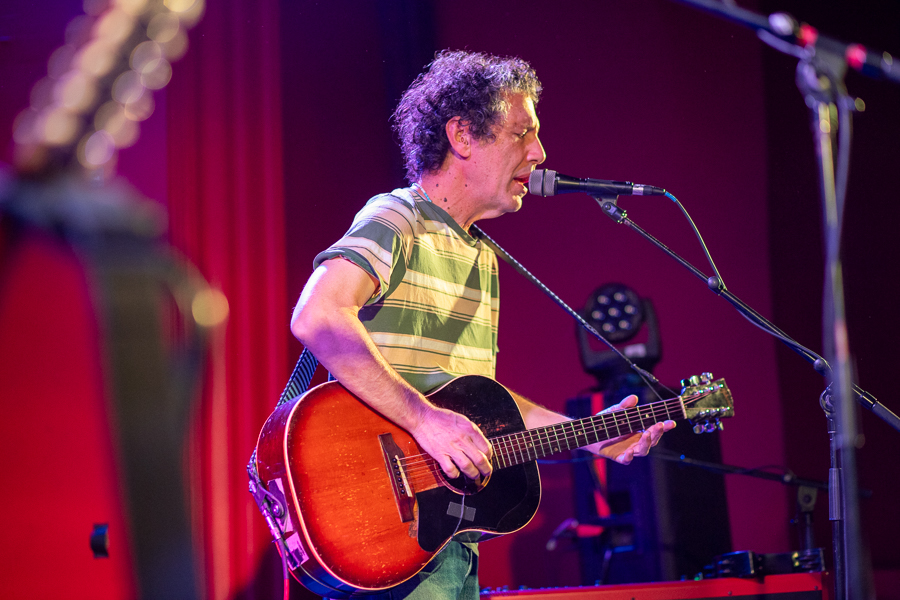 Ochiq mushuk videosining yaqindan korinishi