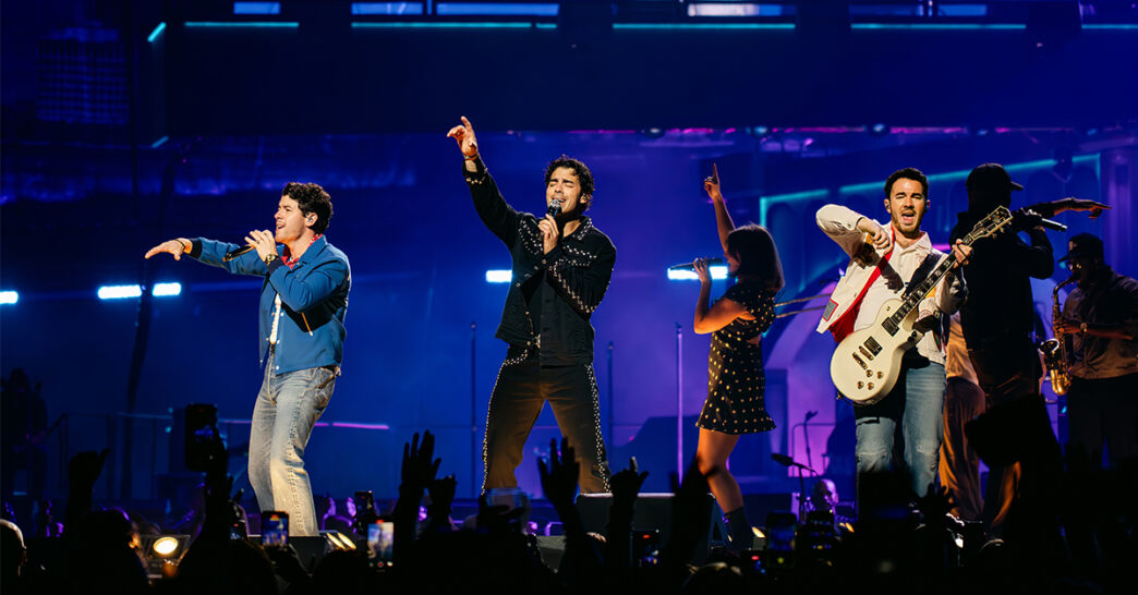 REVIEW: Jonas Brothers find their family at Moda Center in