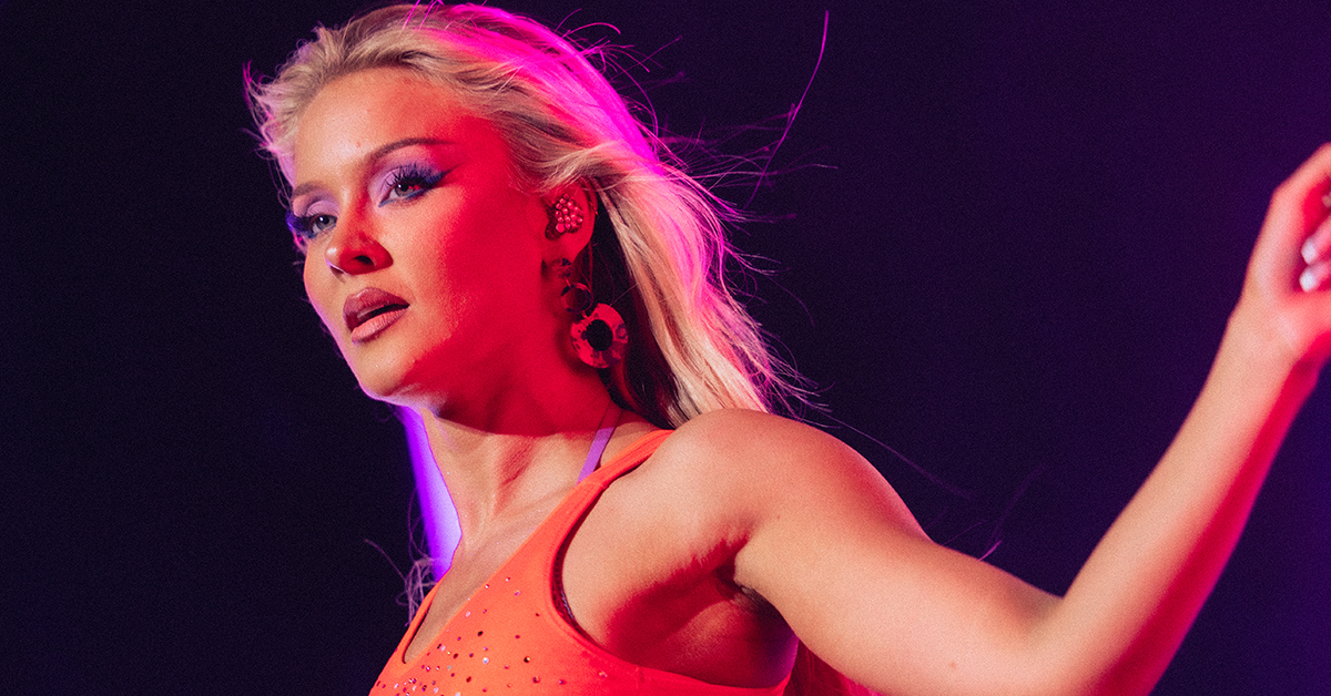 アリス☆ZARA WOMAN ロングジレ Zara Larsson's Lacy Bralette Completely Steals the Show in Bold